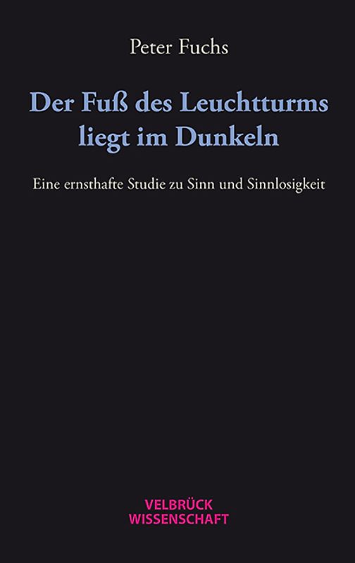 Der Fuß des Leuchtturms liegt im Dunkeln
