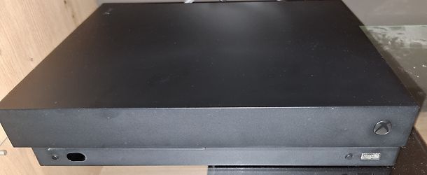 Image client pour Microsoft Xbox One X 1 To [incl. manette sans fil] noir