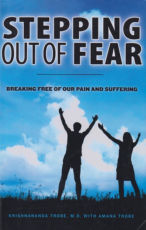 Stepping Out of Fear - Krishnananda Trobe M.D. & Amana Trobe [Paperback]