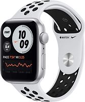 Apple Watch Nike SE 44 mm Caja de aluminio en plata - Correa Nike Sport platino puro/negro [Wifi]