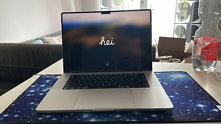 Image client pour Apple MacBook Pro 16.2" (Ecran Liquid Retina XDR) Puce M2 Pro (CPU 12 coeurs, GPU 19 coeurs) 16 Go RAM 1 To SSD [début 2023, clavier anglais, QWERTY] argent